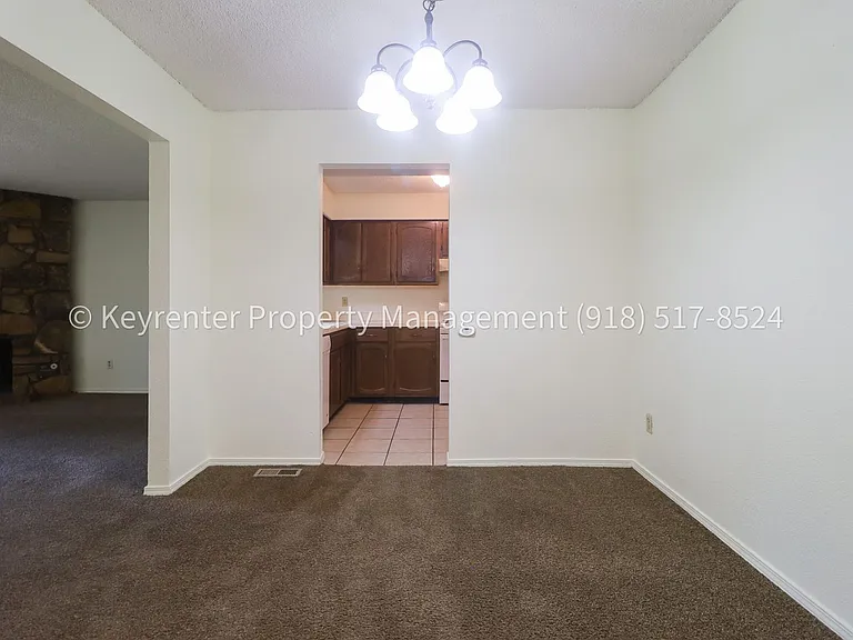 1359 E 60th St Duplex — Photo 12