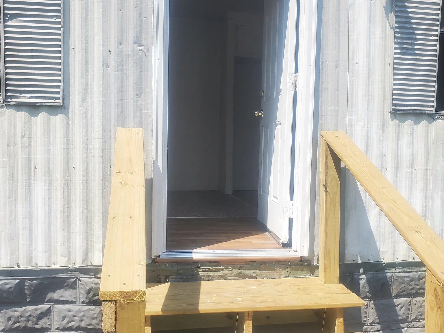 3 bed, 1.5 bath, $700 — Photo 2
