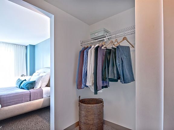 One-Greenway-Spacious-walk-through-closets