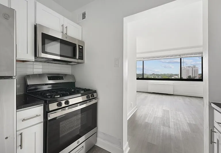 Ashlawn at Southern Towers — Photo 14
