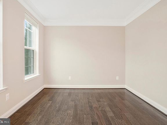 4th image of 519 Whinstone Dr