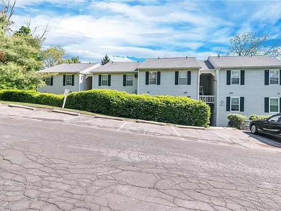2nd image of 11 Lexington Hl Unit 9