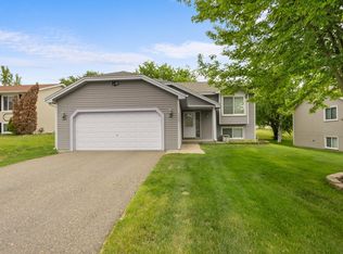 2408 Crestmount Ln, Burnsville, MN 55306