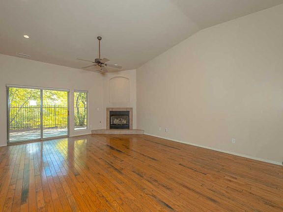 3rd image of 2424 Sequoia Dr