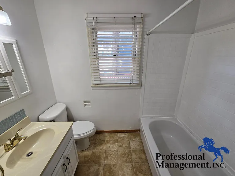 1926 Broadwater Ave — Photo 7