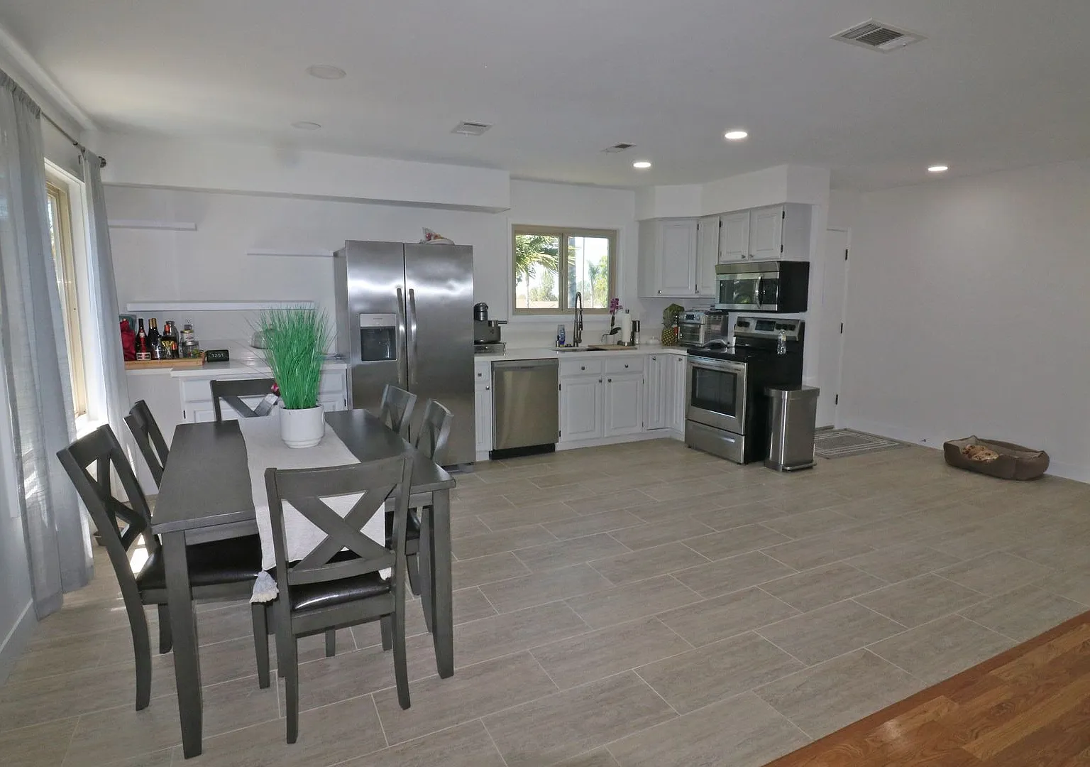 2/2 condo in Oceanside! 55+ community! Fully remodeled! Stainless appliances, open floor plan, pr... — Photo 2