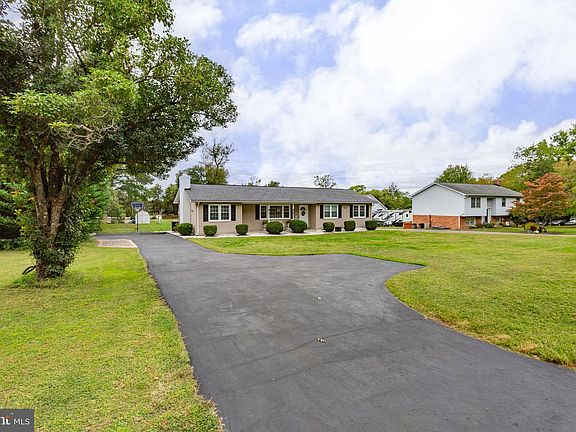 3rd image of 467 Brooke Rd