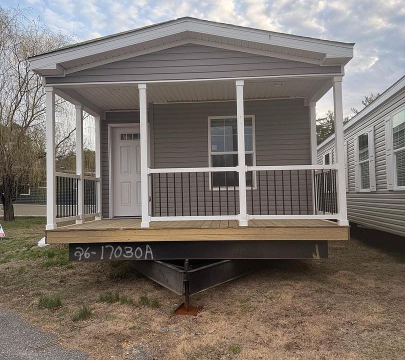 1st image of 12 Jackson Dr
