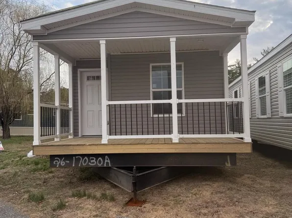 12 Jackson Dr, Millville, NJ 08332