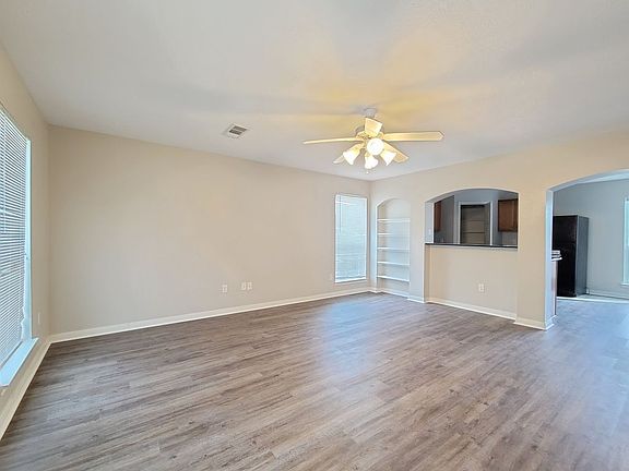 2nd image of 2907 McLaren Dr