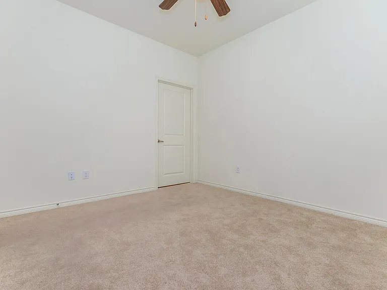 Campus Apartments — Photo 34