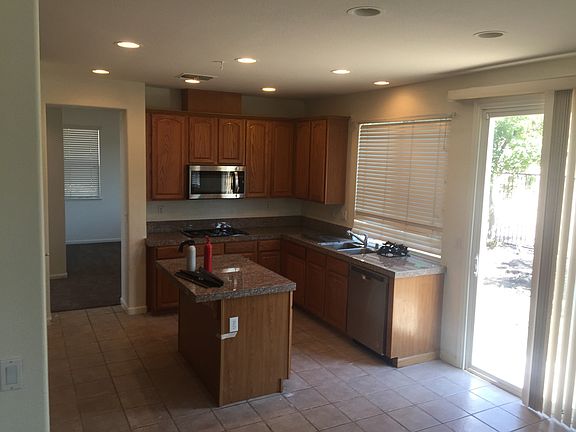 5th image of 997 Glennfinnan Way
