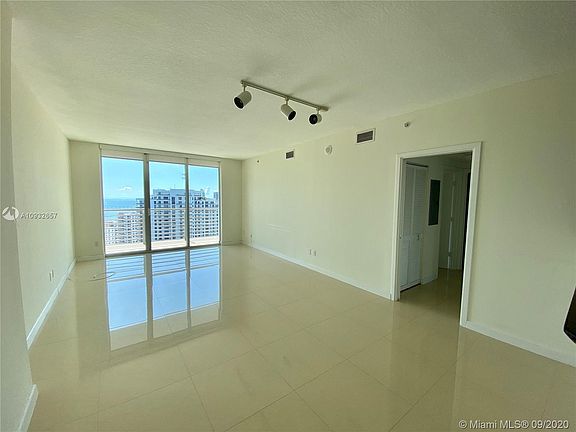 5th image of 325 Biscayne Blvd #4215