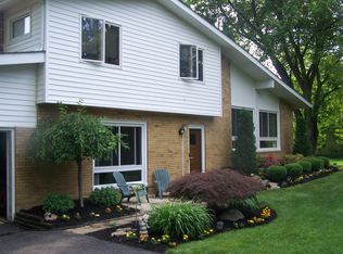 7290 Brook Ln, Chesterland, OH 44026