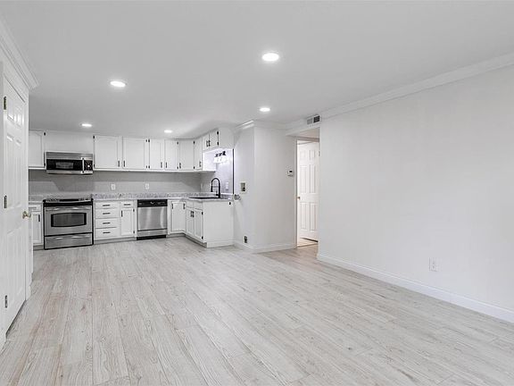3rd image of 5770 Westphalia Ln APT A