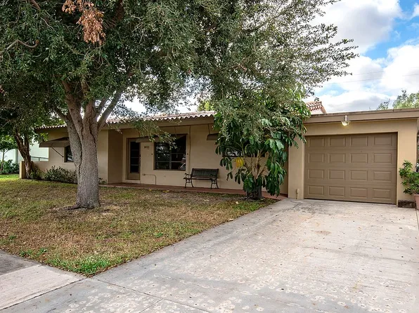 1451 Crest Dr, Lake Worth, FL 33461