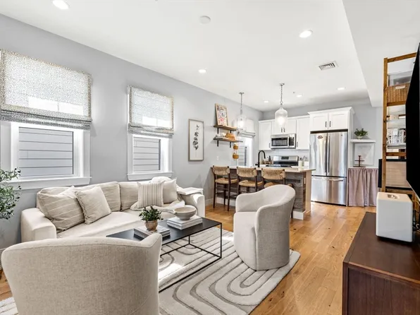 335 Maverick St #3, Boston, MA 02128