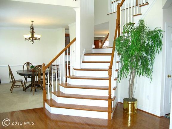 5th image of 263 Hawksworth Dr