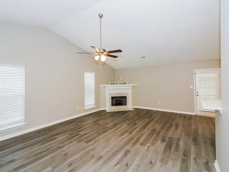 8153 Green Valley Cv — Photo 4