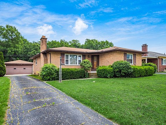 2nd image of 380 Topsfield Rd