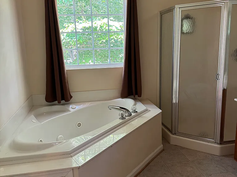 102 Elm Tree Ct — Photo 9