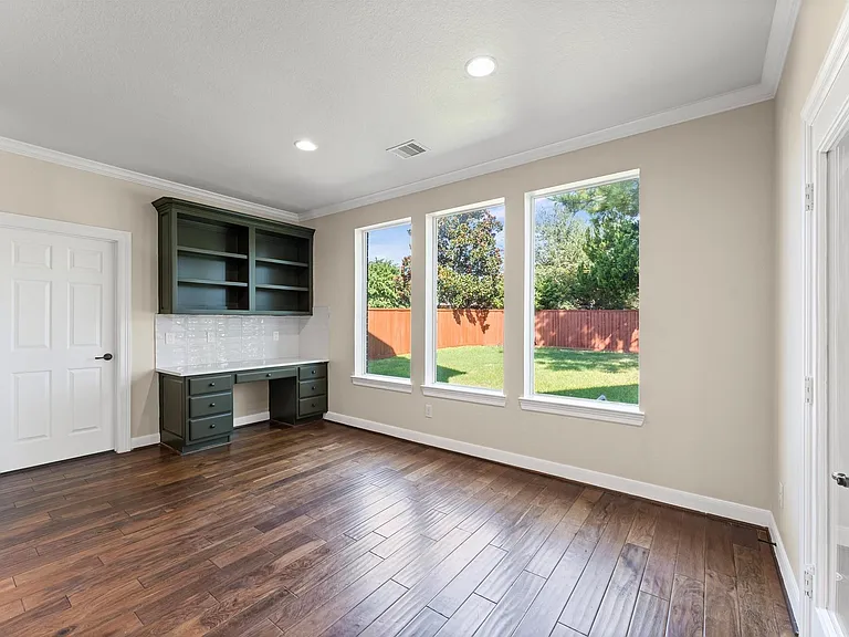 7 N Beech Springs Cir — Photo 11