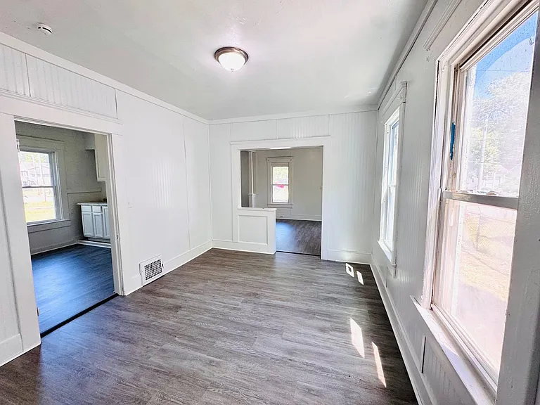 924 Ansel Rd — Photo 8