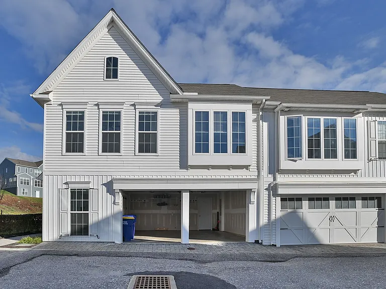 3118 Grove Ct — Photo 2