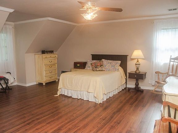 2nd image of 1122 Woodridge Pl