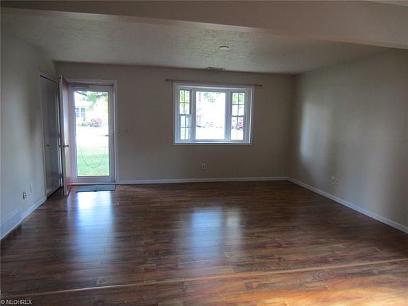 3rd image of 652 Kenilworth Ave