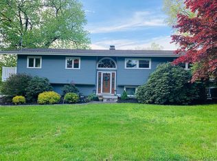 11 Rockefeller Ln, Rhinebeck, NY 12572