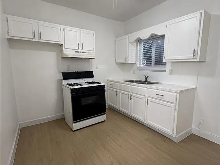 1033 Hoffman Ave — Photo 1