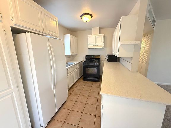 4th image of 4523 Penmar Cir