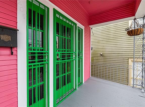 2nd image of 204 N Clark St