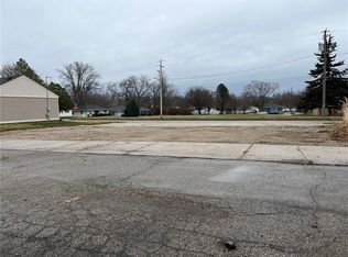 7503 Dennis Dr, Urbandale, IA 50322