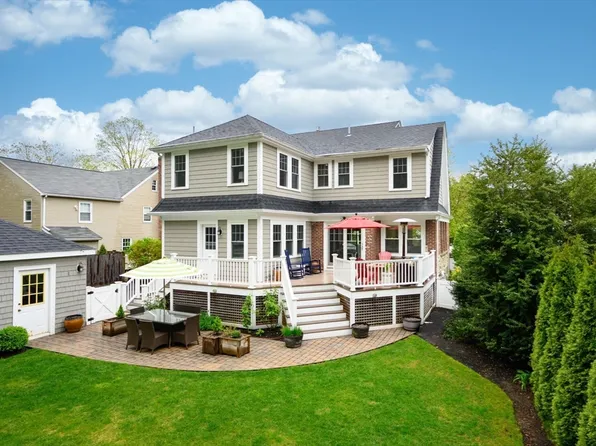 26 Gulliver St, Milton, MA 02186