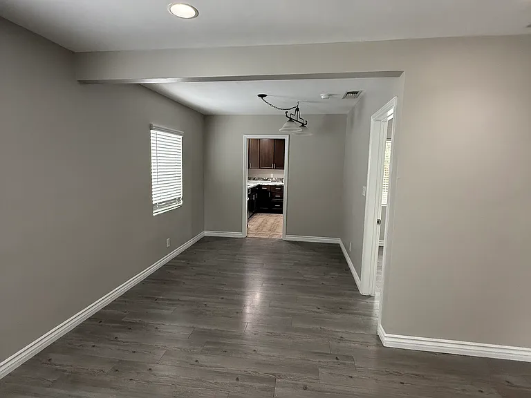 16219 Hamlin St — Photo 6