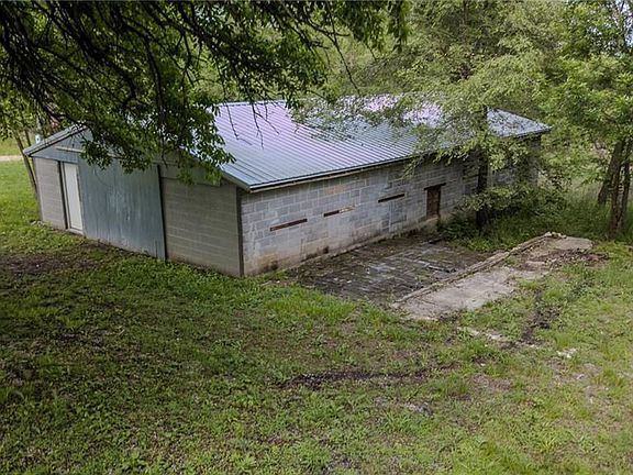 4th image of 33915 W 403rd St