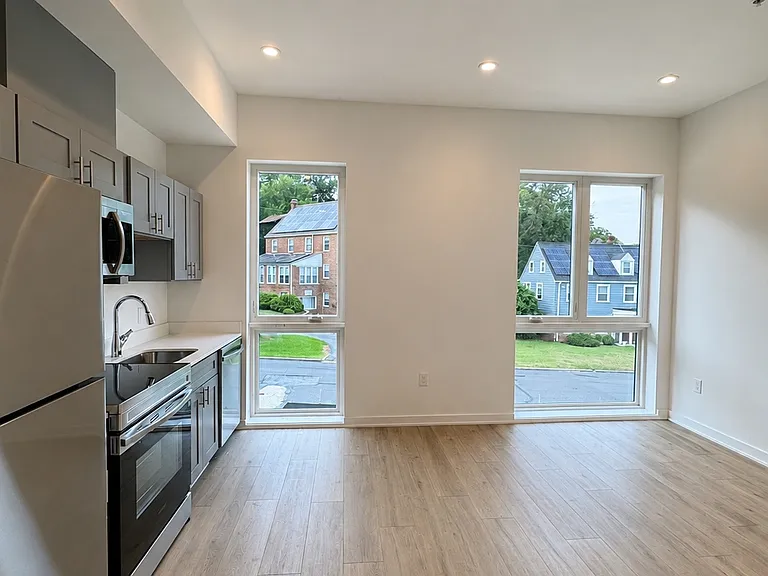 2425 20th St NE #9 — Photo 1