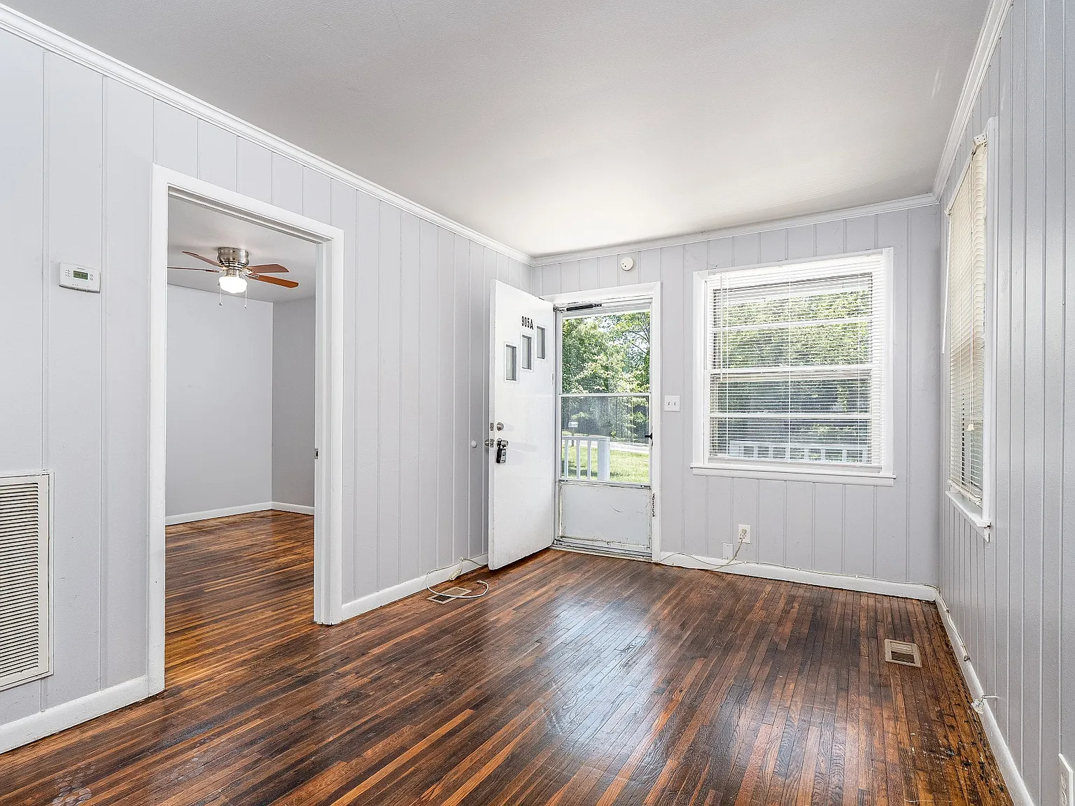 905 Thomas Ave — Photo 3