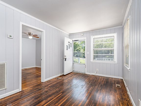 3rd image of 905 Thomas Ave #A