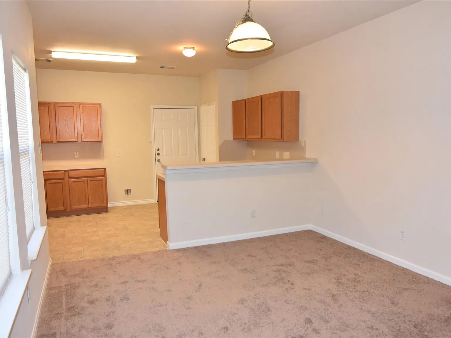 3 bed, 2.5 bath, 1945 sqft, $1,850 — Photo 4