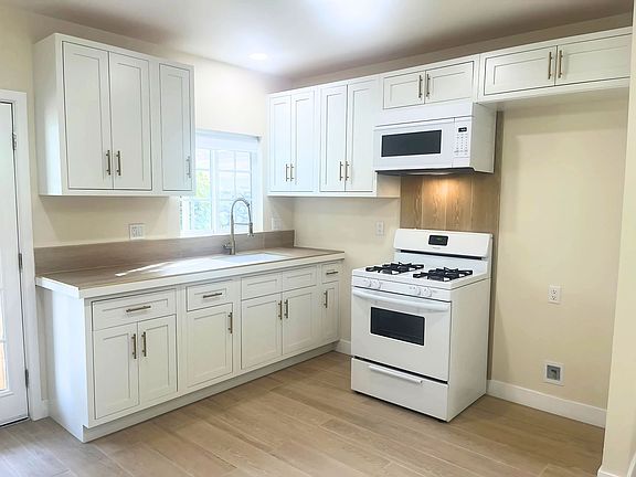 3rd image of 614 E I St Unit B