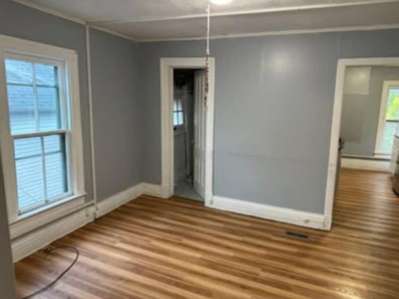 3rd image of 435 Meadow St S