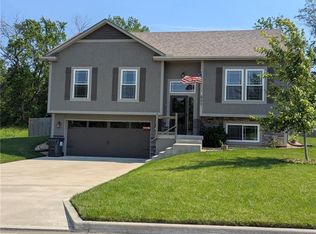 809 NW 4th St, Oak Grove, MO 64075
