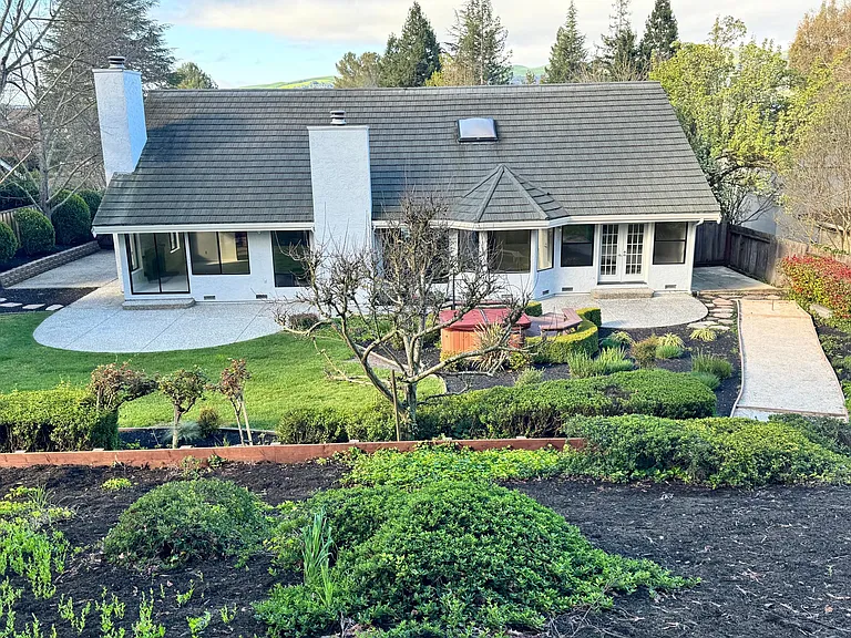 10084 Nantucket Dr — Photo 4