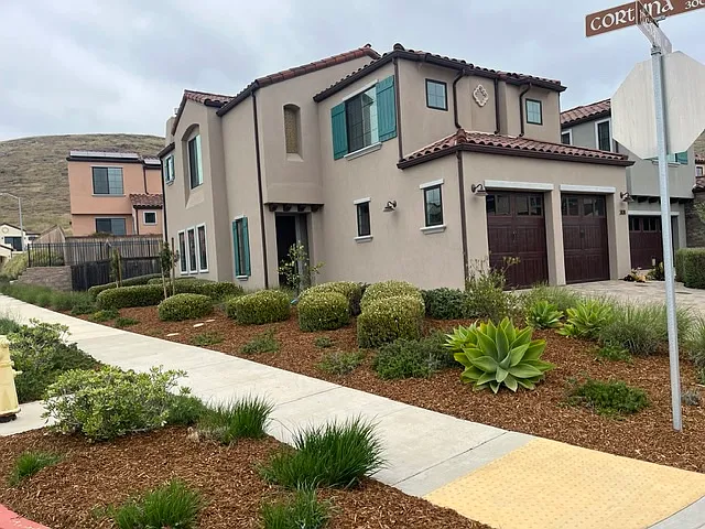4 bed, 1982 sqft, $4,800 — Photo 3