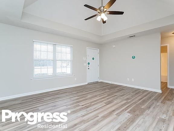 3rd image of 2810 Henderson Ln