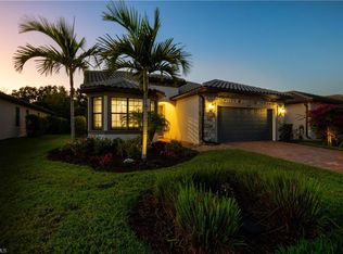 6825 Greenbriar CT, NAPLES, FL 34114