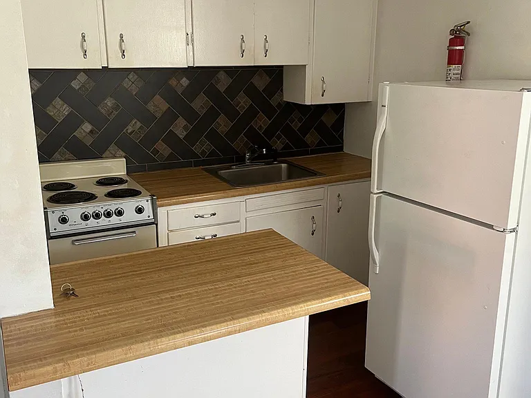 7 N Clarkson St — Photo 5